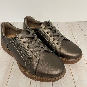 Clarks Metallic Brown Comfort Sneakers new size 6